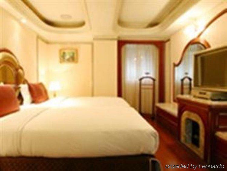 Happiness Hotel Taipei Esterno foto