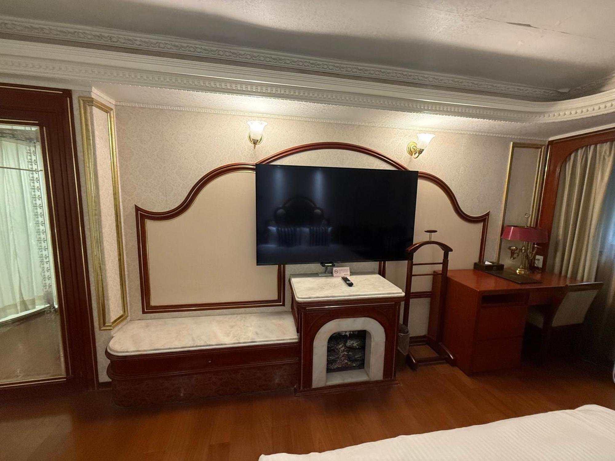 Happiness Hotel Taipei Esterno foto