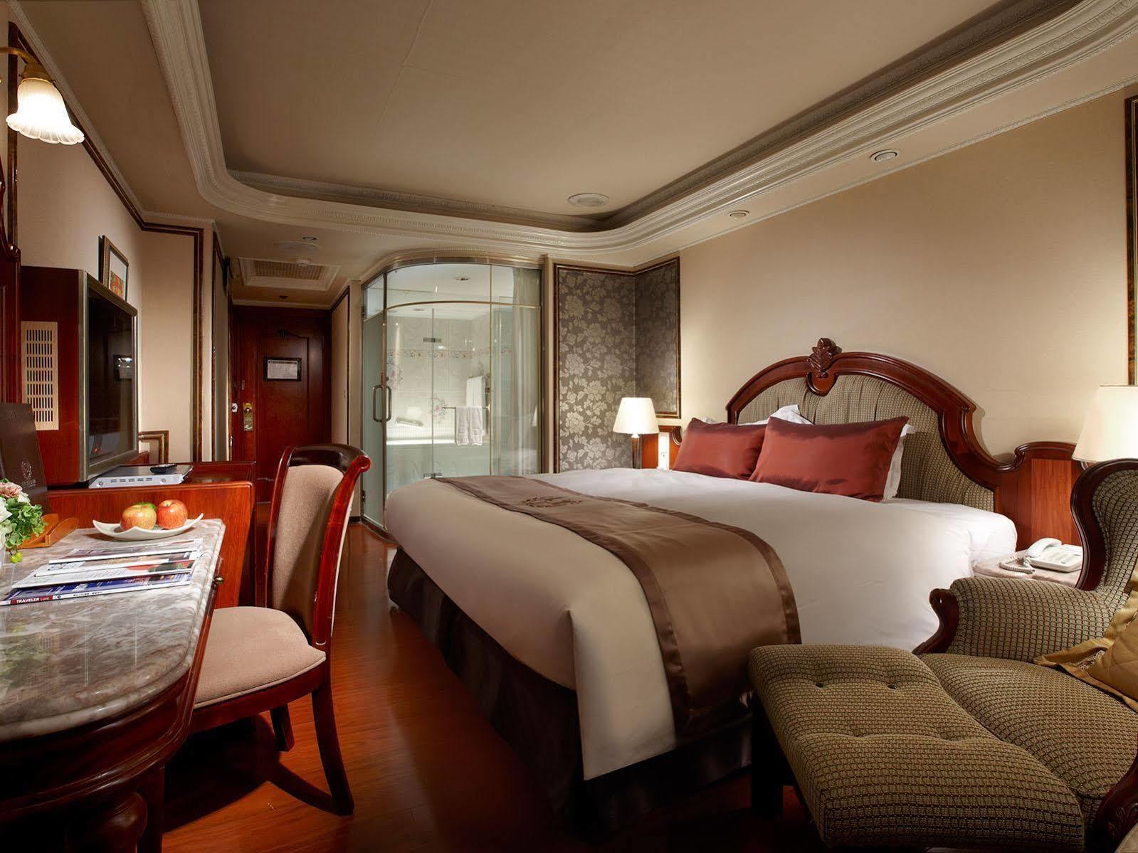 Happiness Hotel Taipei Esterno foto