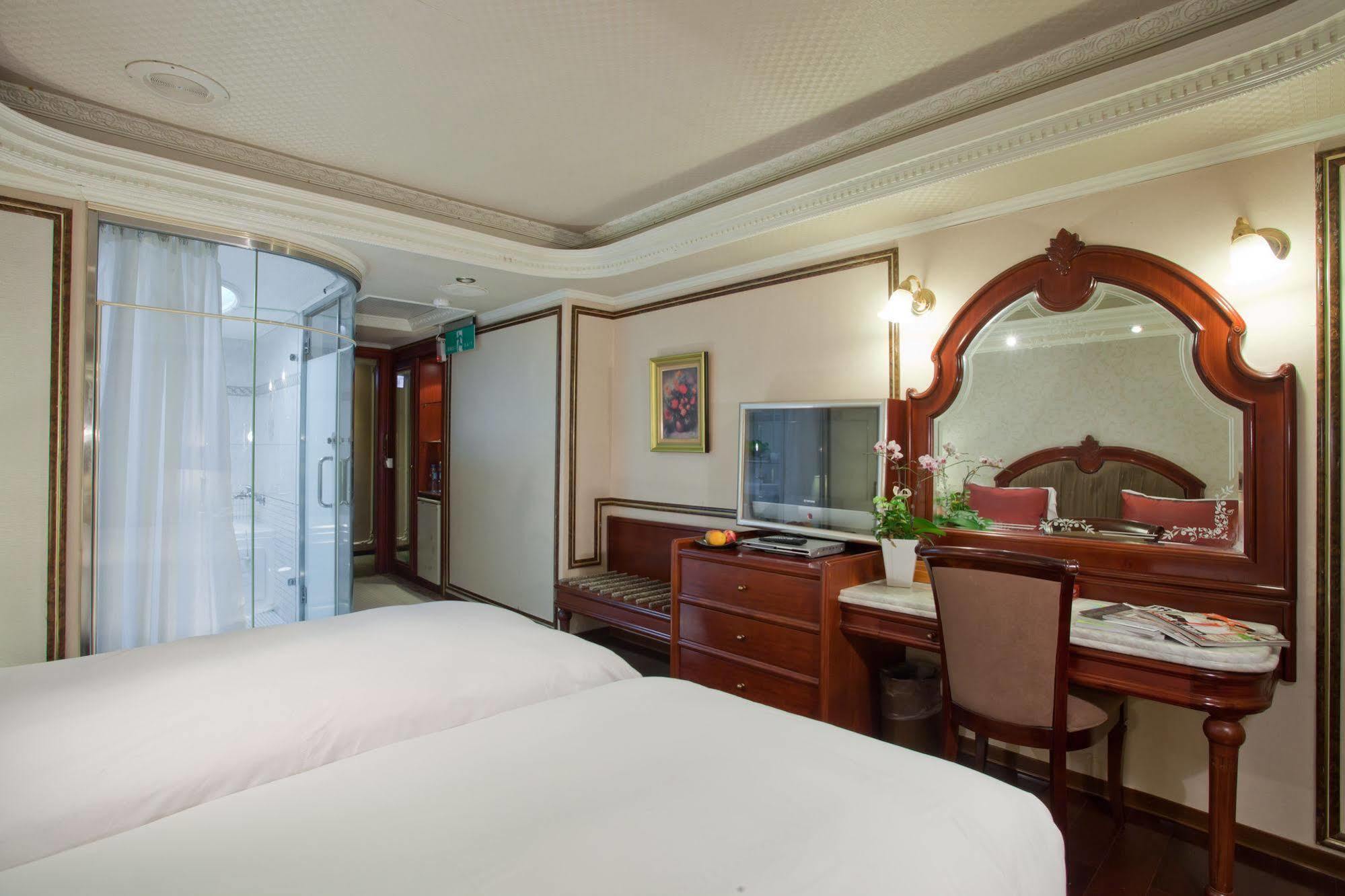 Happiness Hotel Taipei Esterno foto